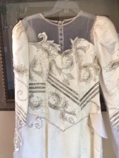 wedding gown size 12, Lot of hand work with beads