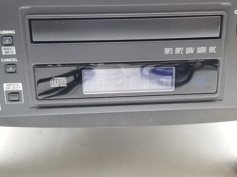 TASCAM CD-200SB Professional CD / Solid-State Media Player Rack-Mountable - Image 2 of 4