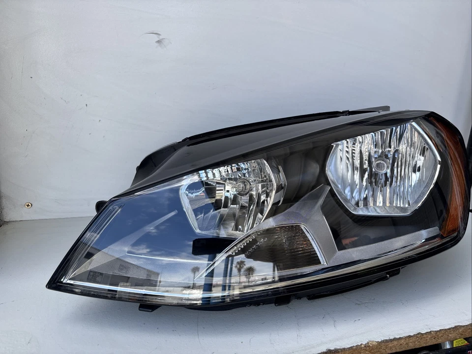 FARO IZQUIERDO VOLKSWAGEN GTI 2015-2017 LADO IZQUIERDO TAPA DE RECAMBIO USADO Foto 2 de 4