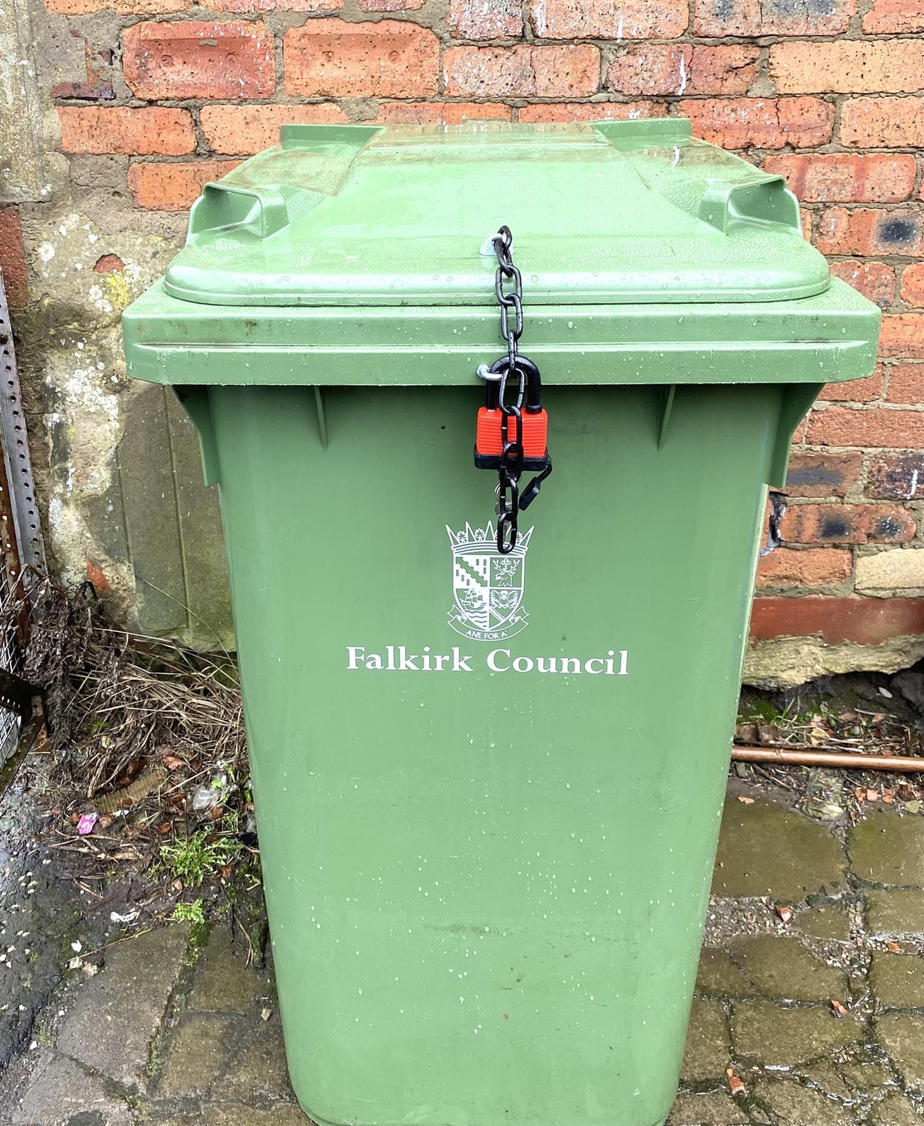 Wheelie Bin Lid Chain Lock System Easily Fitted with Padlock NO & Stop