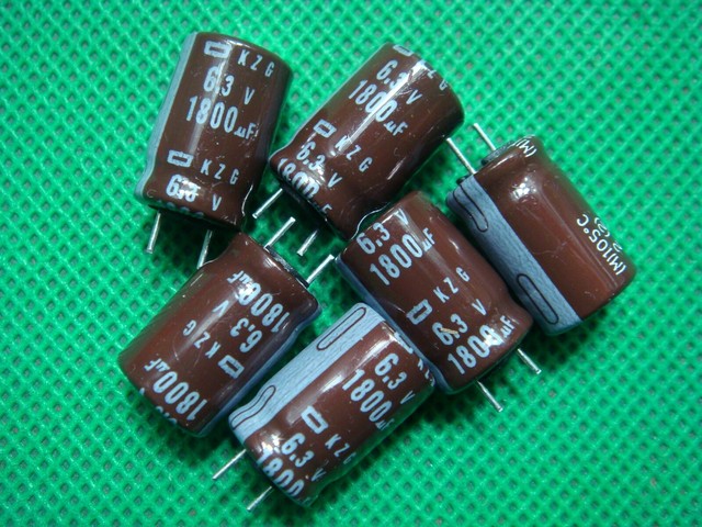Конденсатор 1800uf 16v