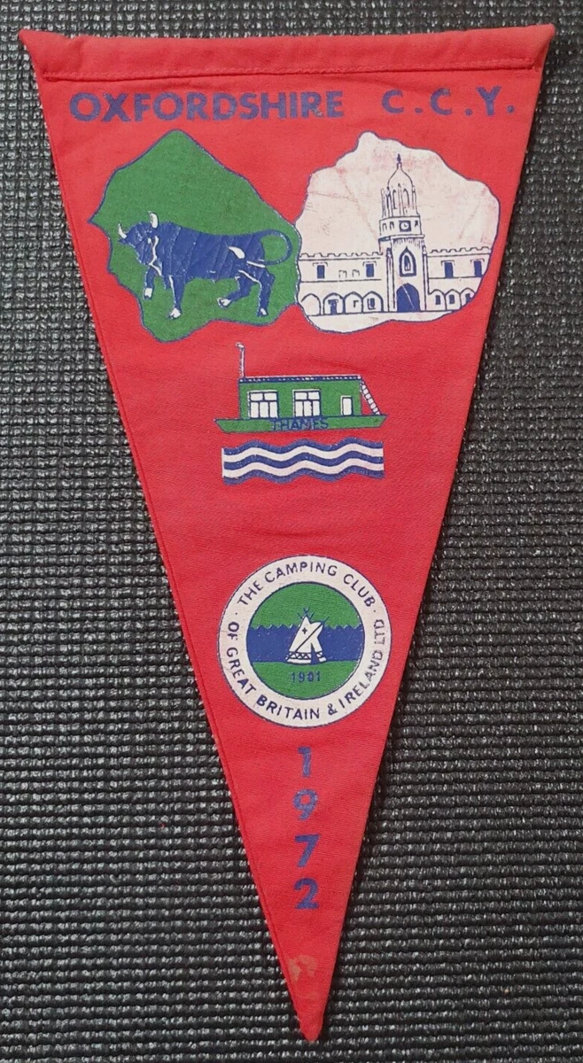 Fanion Camping-caravaning Avec Insignes Métal - Vintage Collection