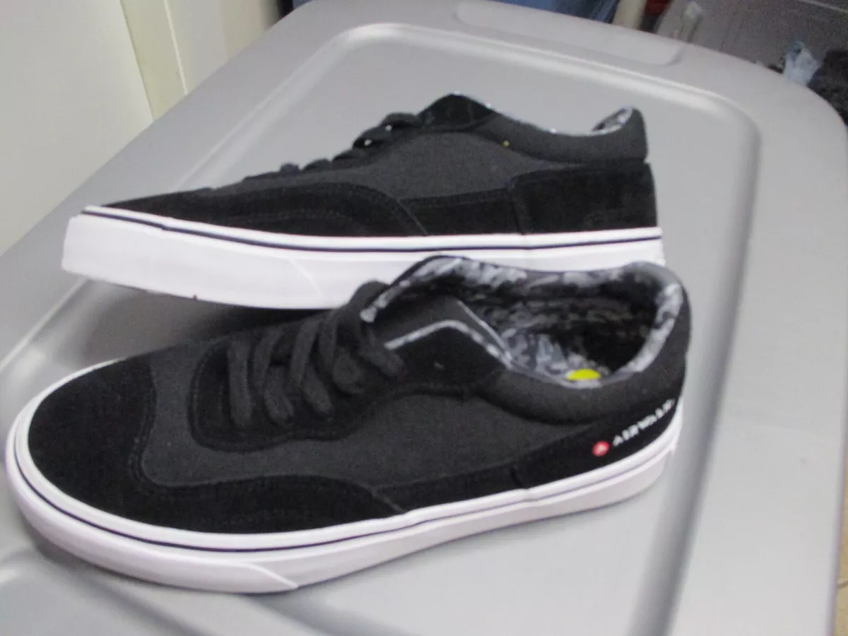 AIRWALK MENS LOW SKATER SNEAKERS SZ 9 NWT BLACK CAMO INNER SOLID