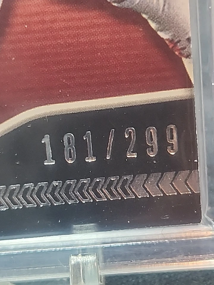 2018 PANINI PLAYBOOK KAREEM HUNT #HR-30 HOT ROUTE JERSEY RELIC 181/299 CHIEFS - Image 2 of 3