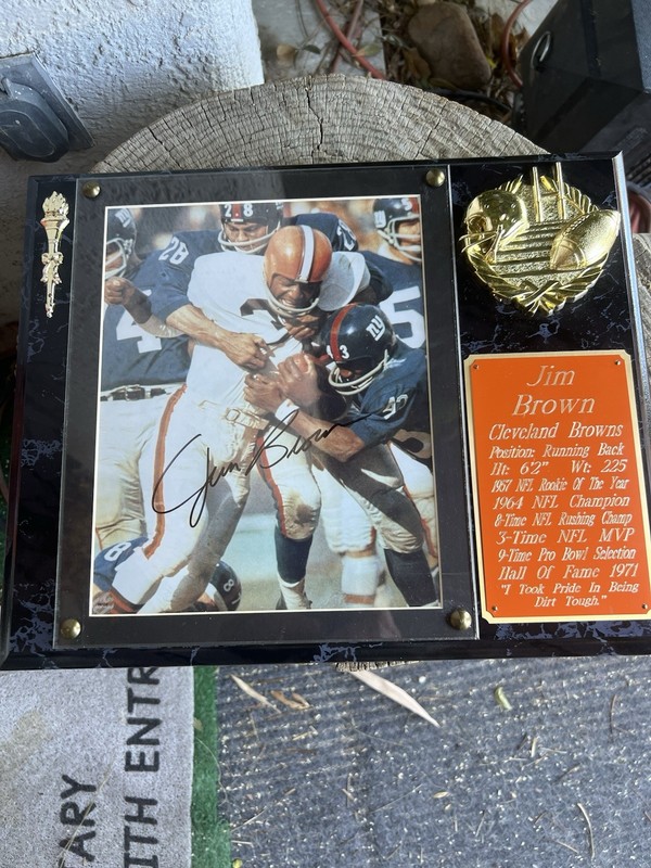 Jim Brown, Cleveland Browns Autographed 8 x 10 Framed Photo. 