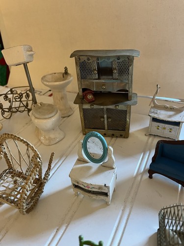 VINTAGE Miniature Dollhouse METAL, Cast, Tin, Porcelain, Wicker, 21 PIECE Set - Picture 3 of 9