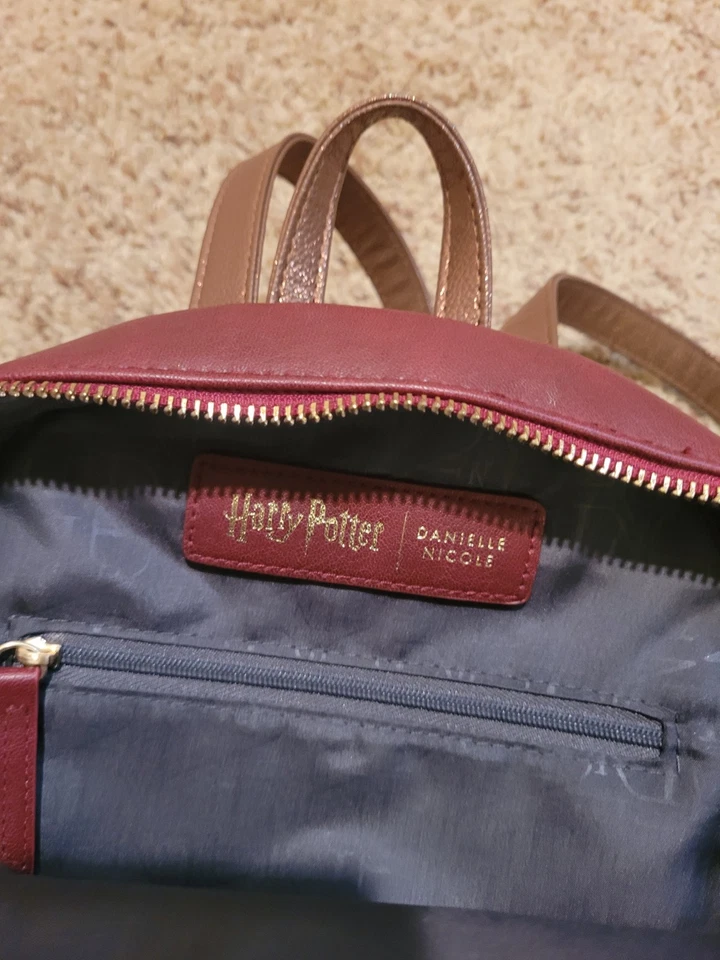 Mochila Plataforma Danielle Nicole Harry Potter 9 3/4 RARA Foto 2 de 4
