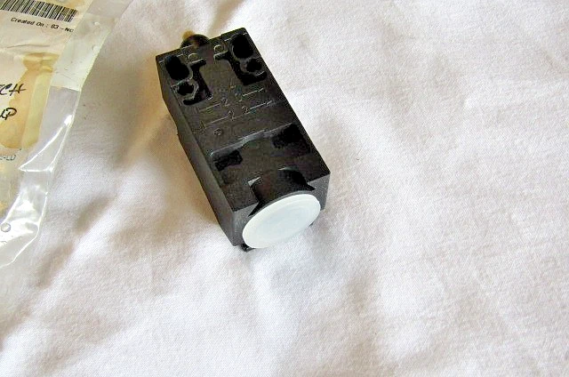 1 EATON MOELLER -Position Switch AT0-02-1 for Heidelburg Press (lot14)