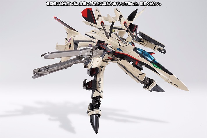 DX CHOGOKIN Macross 30 YF-29 DURANDAL VALKYRIE ISAMU CUSTOM Action