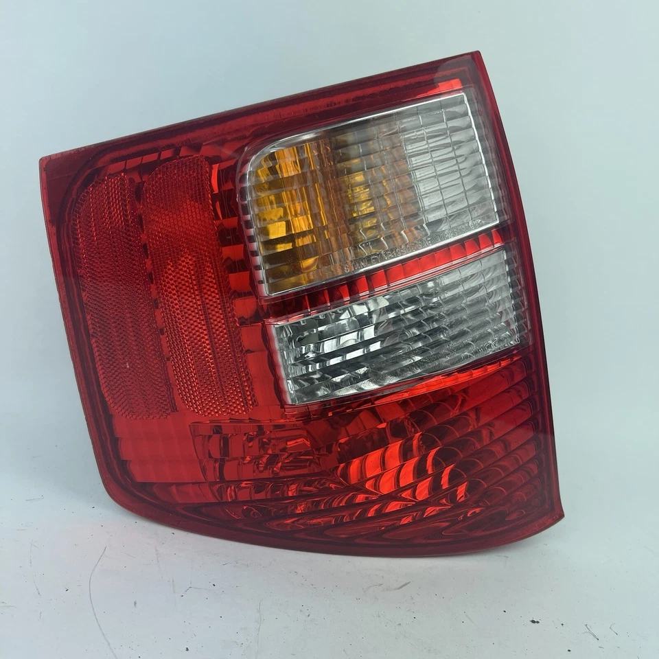 Luz trasera de freno izquierda Isuzu Axiom Driver 2002 2003 2004 OEM Foto 2 de 4