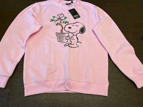 NWT Peanuts Snoopy Unisex M Planting Trees Bubblegum Pink Fleece Sweatshirt - Picture 2 of 9