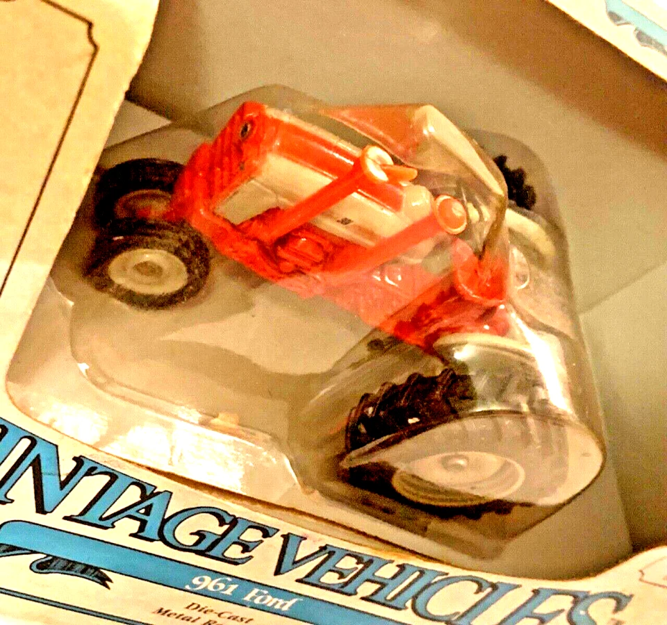 1986 ERTL Vintage Vehicles 1/43 scale die cast Ford 961 Tractor #2508 NOS HTF - Image 3 of 4
