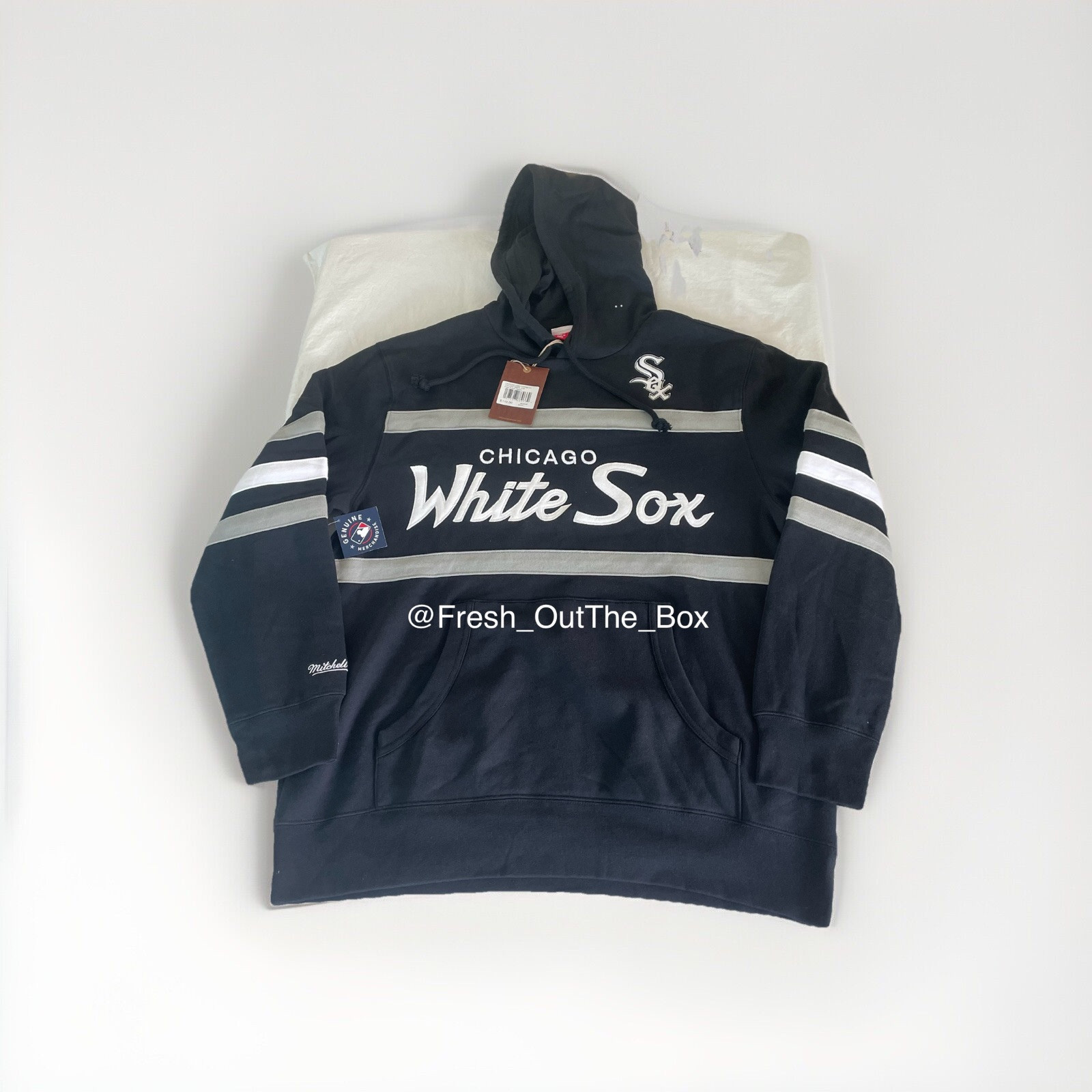 Mens Mitchell & Ness Chicago White Sox MLB Head Coach Hoodie thumbnail 2