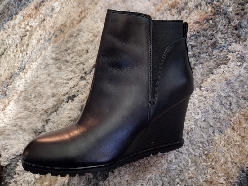   EUC Black Leather  Boots Nine West Wdge Heel  8M