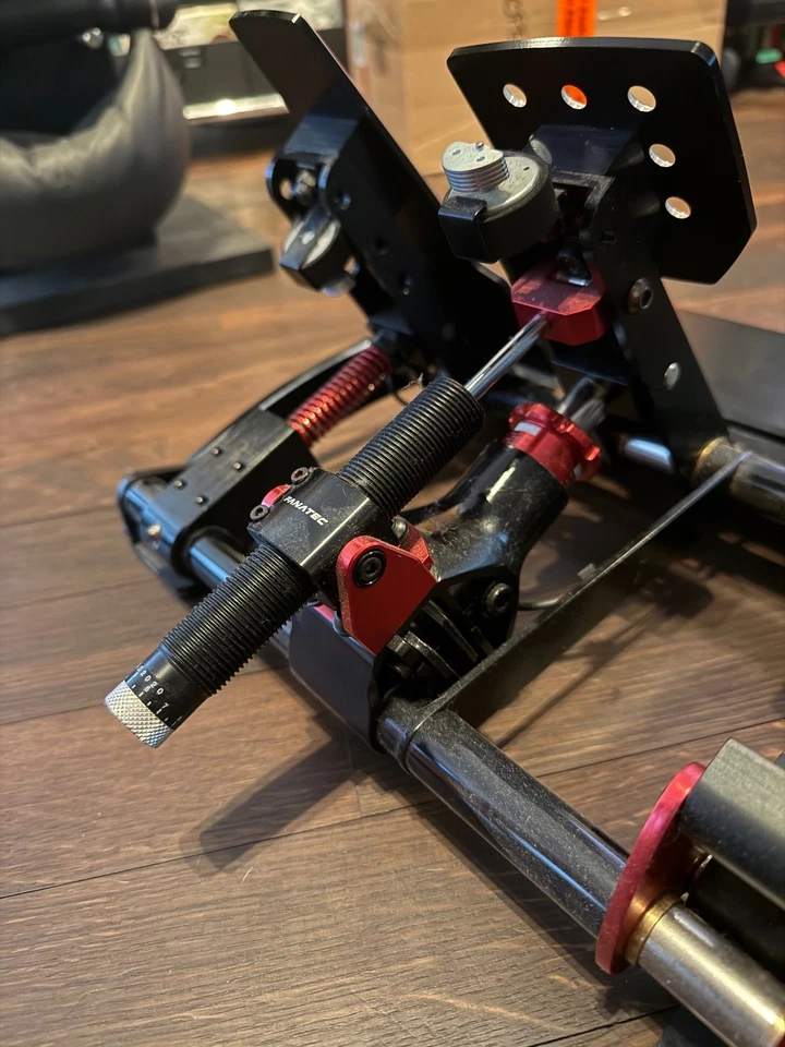 Fanatec ClubSport Pedals V3 – guter Zustand – V3 Damper Kit – schwarz/rot - Bild 3 von 4