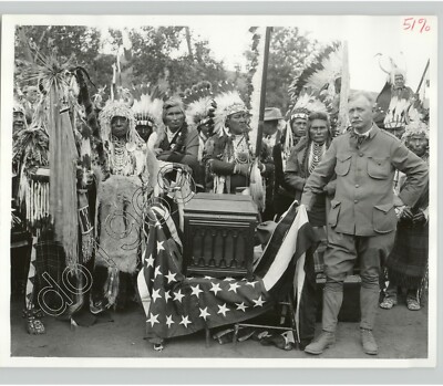 NATIVE AMERICAN INDIANS Listen President WILSON PHONOGRAPH 1913 Photo 1979 Print