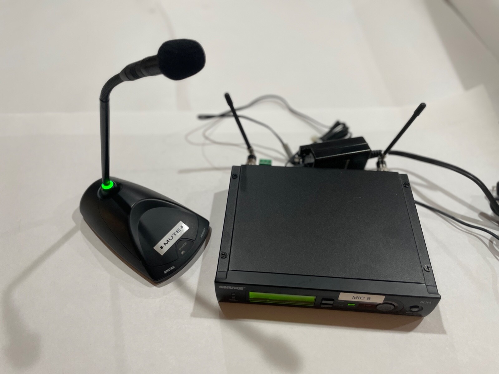 Shure SLX4 G4 470494 Receiver and MHz MX890 transmitter with MX10/c