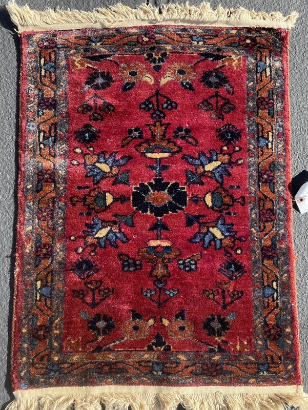 AN AWESOME HAND MADE VINTAGE FLORAL RUG 2’6” X 1’10”