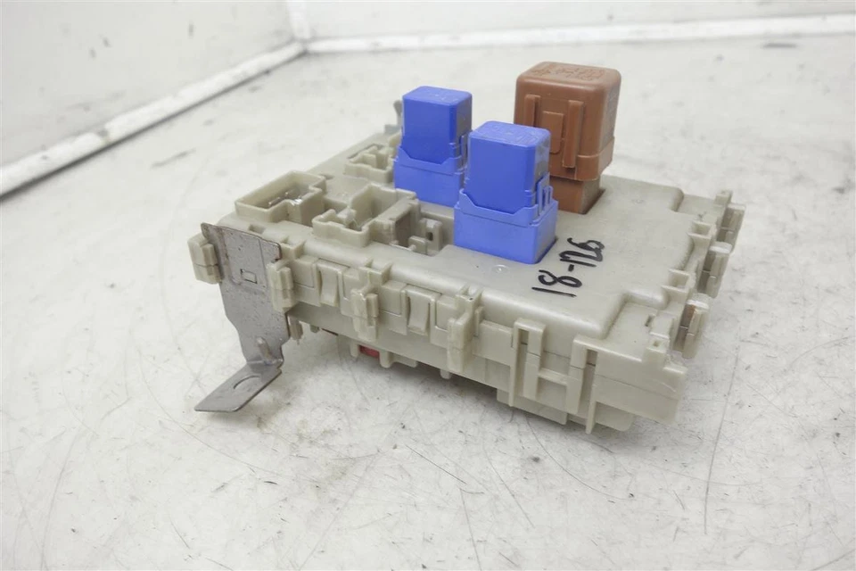 Nissan Máxima 2000-2003 cabina interior caja de fusibles 24350-3Y300 Foto 3 de 4