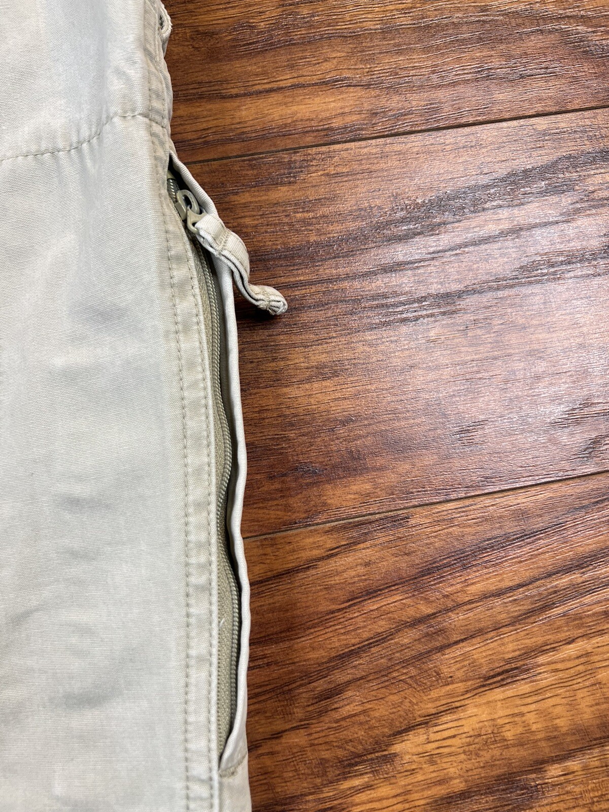 Columbia Vertex Cargo Shorts Zip Pockets Hiking Outdoor Size 44 Beige