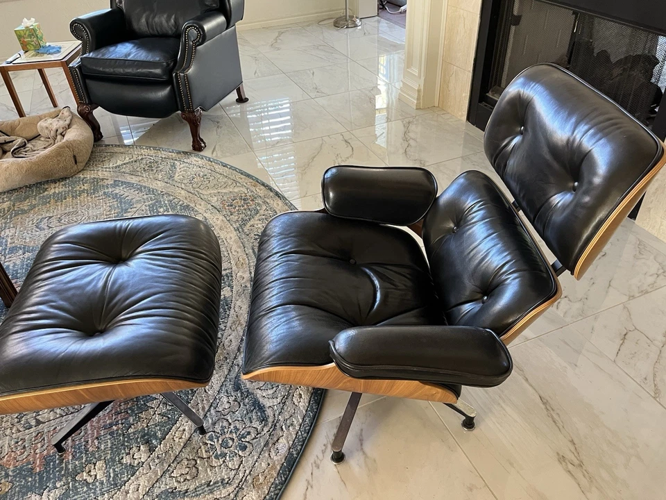 AUTÉNTICO SILLÓN Y OTOMANA HERMAN MILLER CHARLES EAMES CIRCA 1968 Foto 3 de 4