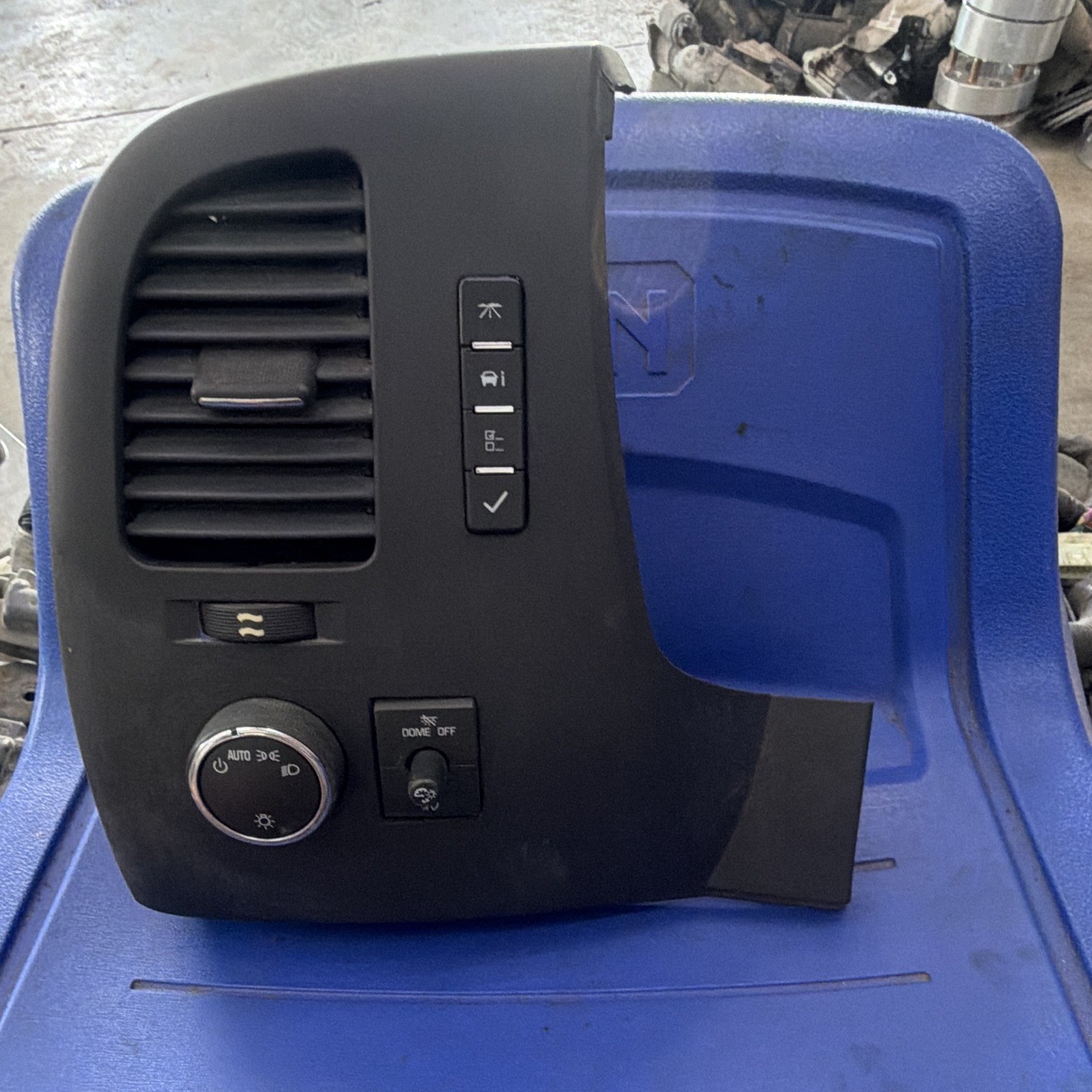 07-13 Silverado Drivers Side Dash Bezel With Switches 20935564