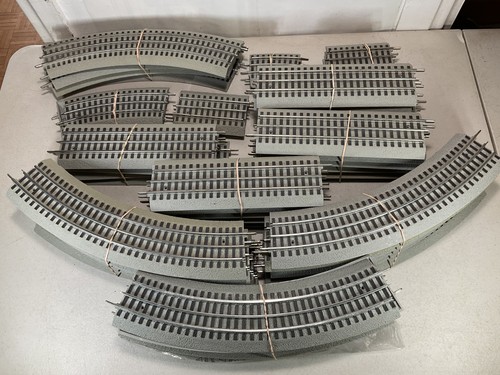 Lionel Fastrack 53 Piece Lot Straights & Curves