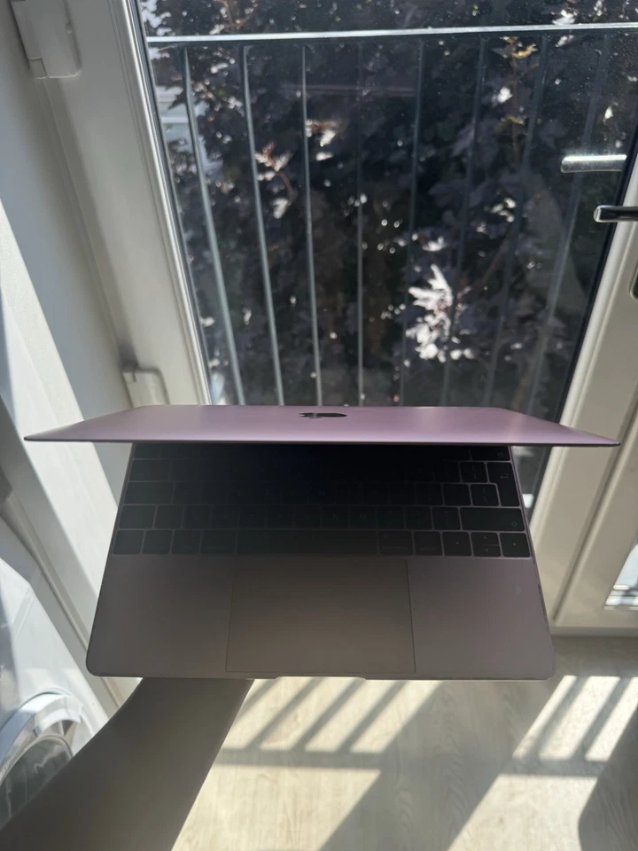 Apple MacBook Air Rose Gold with 1.2 GHz Dual Core M3, 8GB RAM, 250.69GB - Image 3 of 4