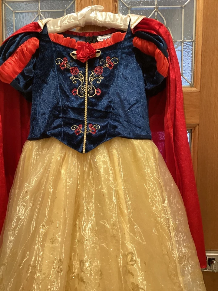 DISNEY STORE DELUXE SNOW WHITE COSTUME WITH HOOPED SKIRT & CAPE AGE 9/10 BNWT - Image 2 of 4