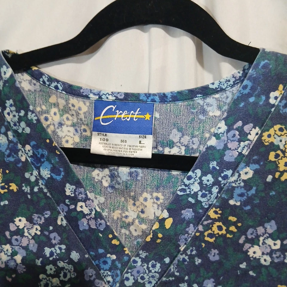 Crest Scrub Top Size L Womans  Blue Floral Med Vet Peds - Image 3 of 4