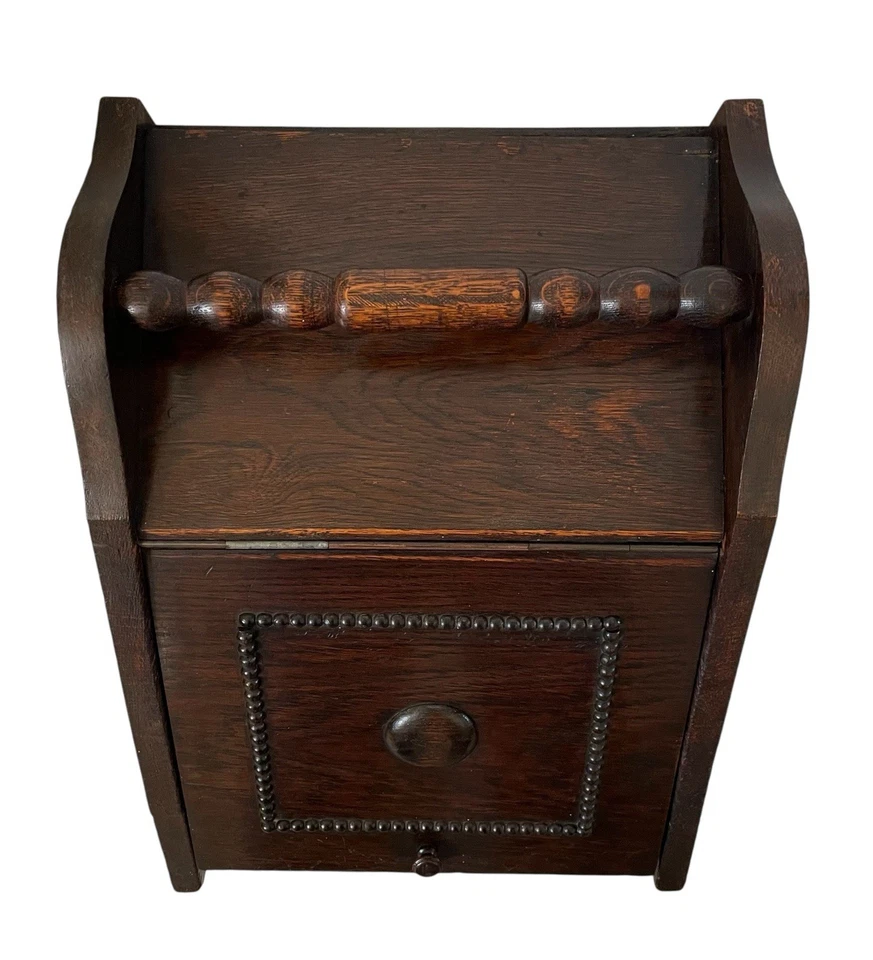 Antiguo contenedor de carbón de roble inglés o almacenamiento para leña Foto 4 de 4