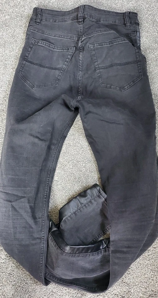 Jeans feminino H&M de couro dividido listras laterais preto stretch tamanho 8 - Imagem 3 de 4