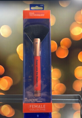 Real Techniques ~ 051 Genuine Glow Powder, Bronzer & Highlighter Brush ~ BNIB