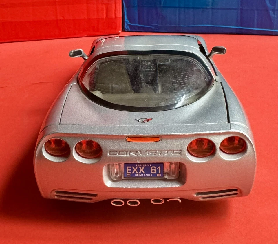 BBURAGO - CHEVROLET CORVETTE C5 (1997) - Scala 1/18 - Made in Italy - GRIGIA - Immagine 4 di 4