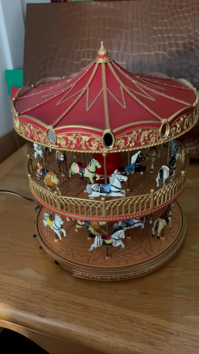 2003 Mr Christmas Double Decker Musical Carousel 30 Songs DOESN'T