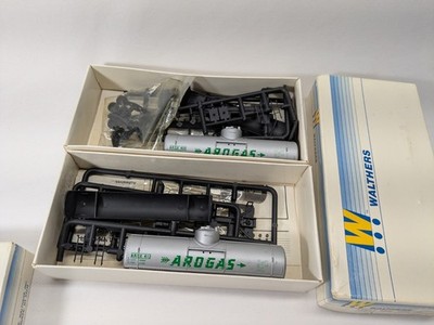 HO scale  Walthers # 932-5012  pair of AROGAS  Single Dome Tank Car kits  AROX