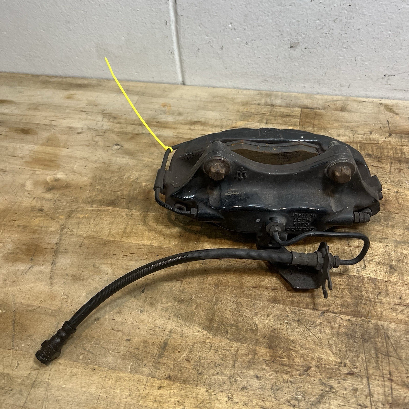 2014-2020 Maserati Ghibli Rear Right Brake Caliper Brembo W/ Pads OEM