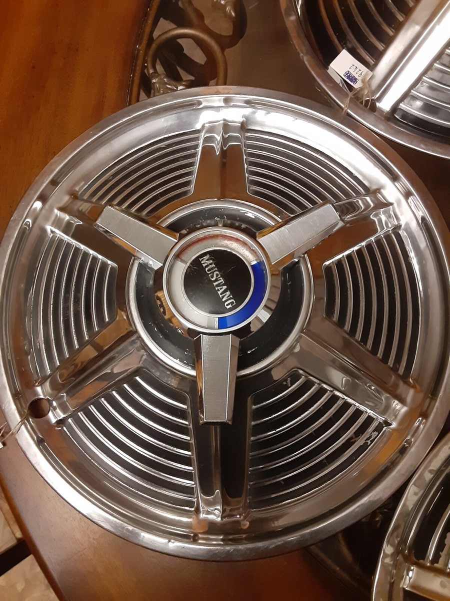 ◆最終値下げ◆1965 マスタング ハブキャップ◆4枚◆14インチ ◇最終値下げ◇1965 マスタング ハブキャップ◇4枚◇14インチ ◇最終