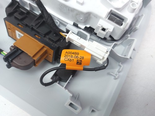 LUZ INTERIOR DELANTERA PEUGEOT 208 A9 96738108 2018 - Imagen 14 de 17
