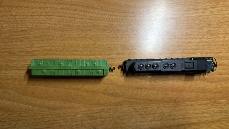 N Scale Burlington Northern Kato SD40 #6338 and Delaware Valley Airslide Hopper - Image 2 of 4