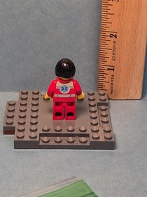 LEGO City Hospital Minifig cty0271 - Female Paramedic -Light Scratches/No Cracks