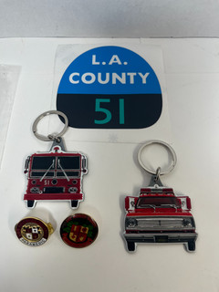 ¡LOTE de 5 Emergencias! Llaveros y emblema de casco Squad 51 pegatina y pasadores LACoFD