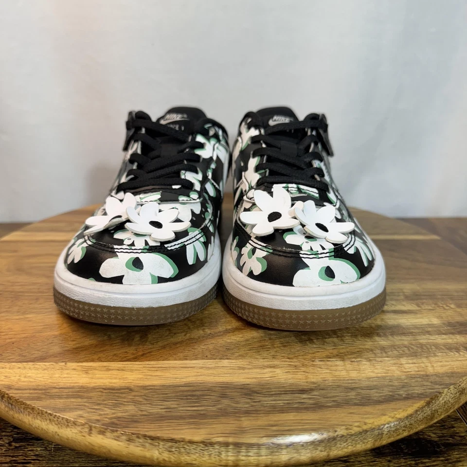 Nike Force 1 LV8 Zapatos Niñas Talla 2.5Y Negro Blanco Flor Margarita Estampado Floral Foto 2 de 4