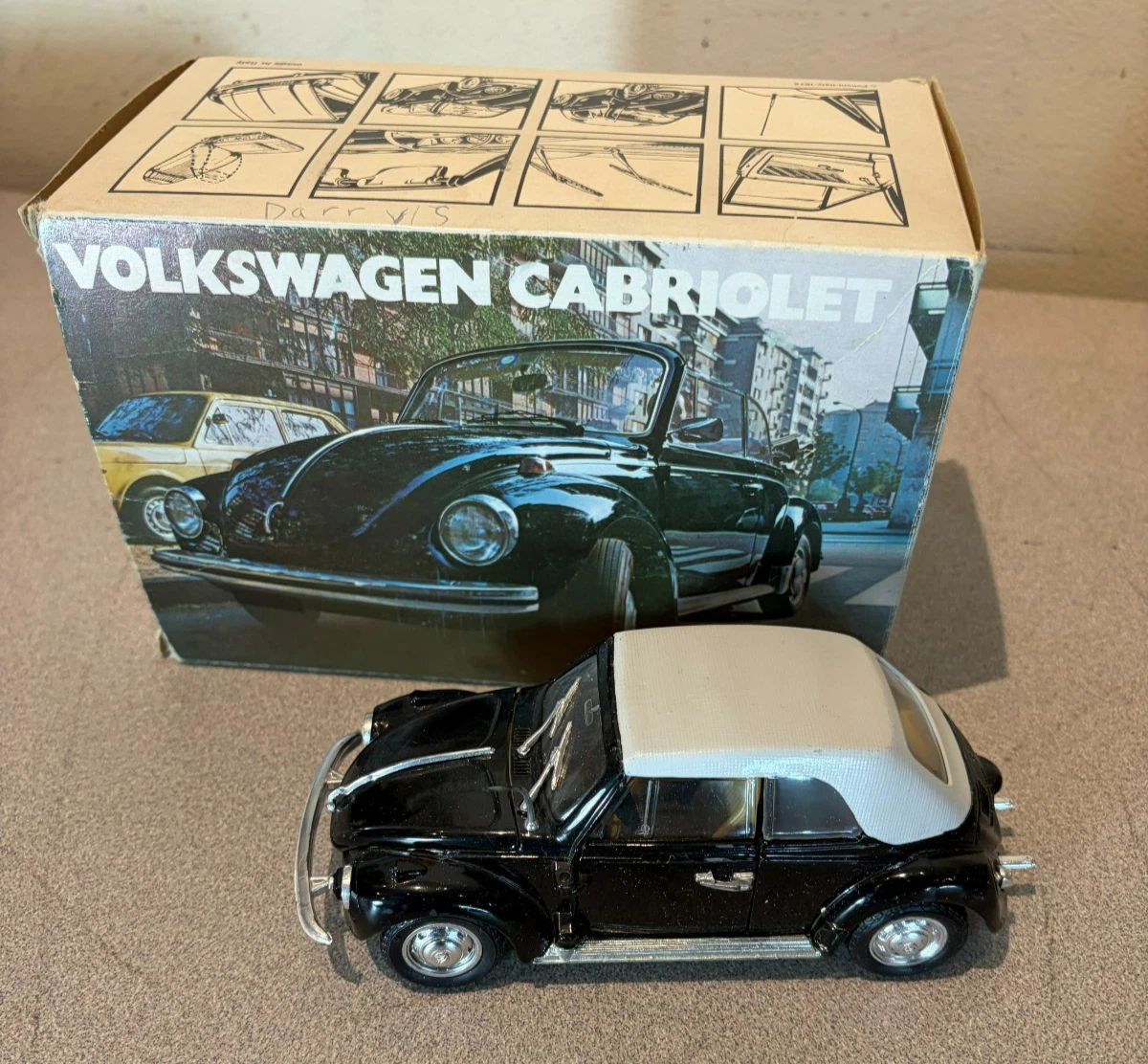 Voiture miniature Maquette Volkswagen Coccinelle 1303 Cabriolet N 33