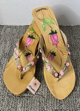 Sandalias de cuña de madera Woodies talla 8 plataforma tanga bordada floral NUEVAS