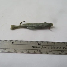 FISHING LURE   UNKNOWN  17/8"   SOFT TAIL MINNOW  GREEN