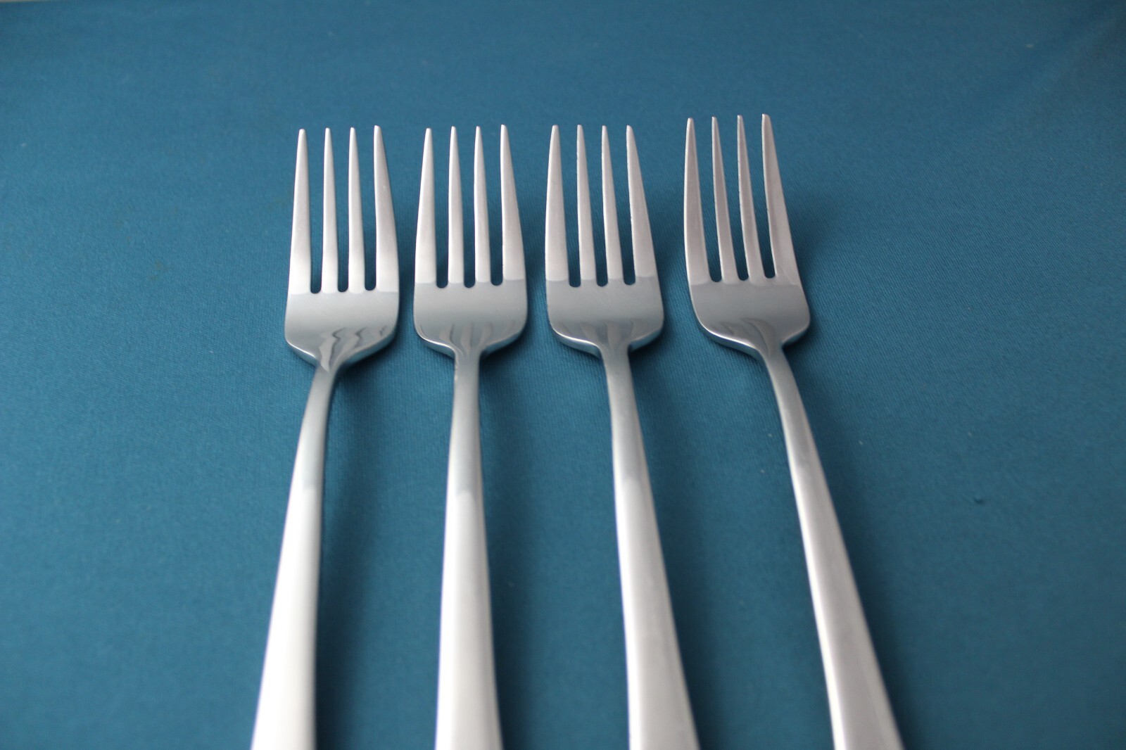 4 Salad Forks Oneida MELODIA 18/10 Stainless Indonesia 7 1/8"