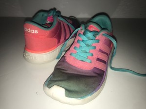 tenis adidas verdes con rosa