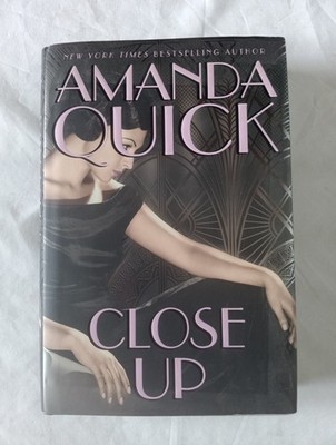 Close Up by Amanda Quick Hardcover Amazing Read (NEW)