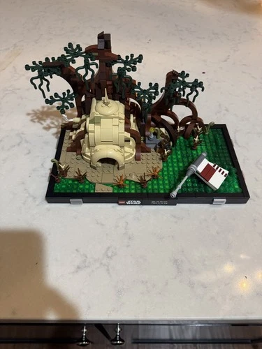 LEGO Star Wars: Dagobah Jedi Training Diorama (75330)